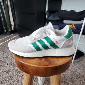 Adidas 5923 mens size 5